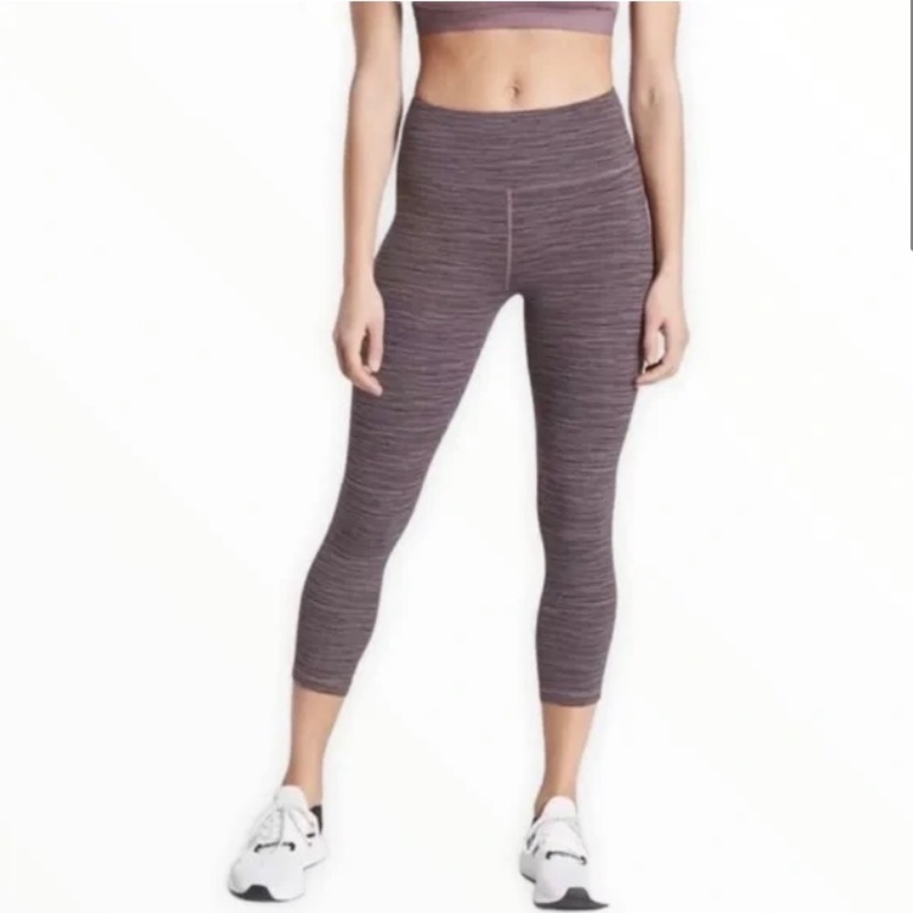 EUC Athleta Ultimate Linear Lines Capri Leggings Volcanic Violet/Black S…